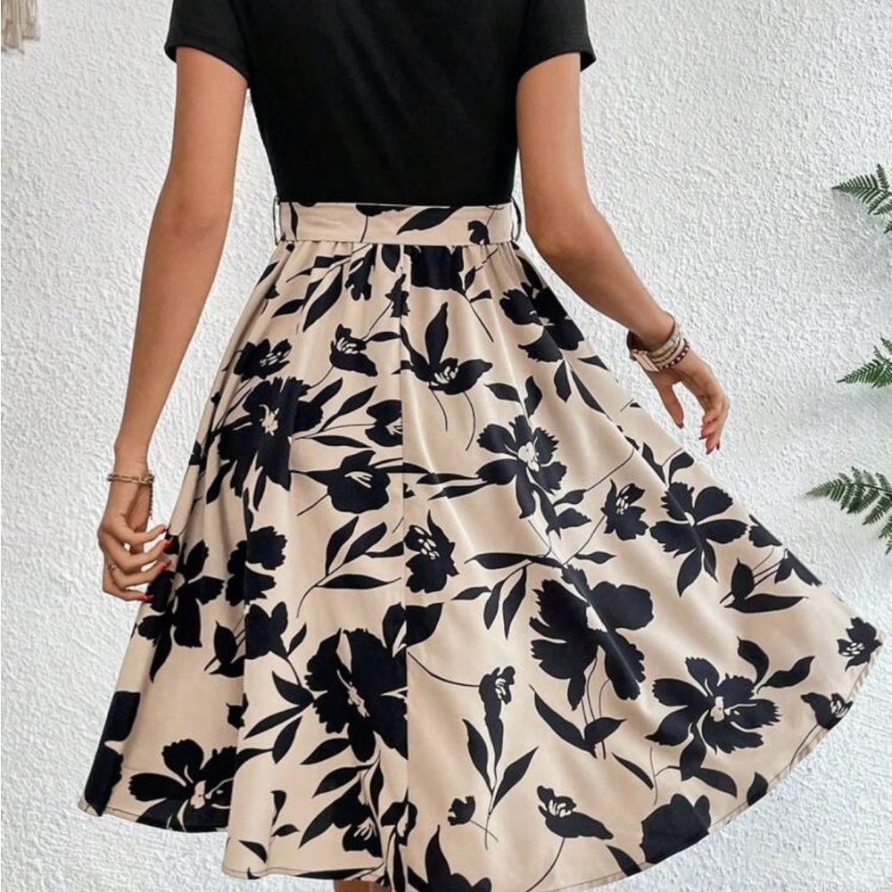 Floral Black and Cream Dress - Picture 5 of 5